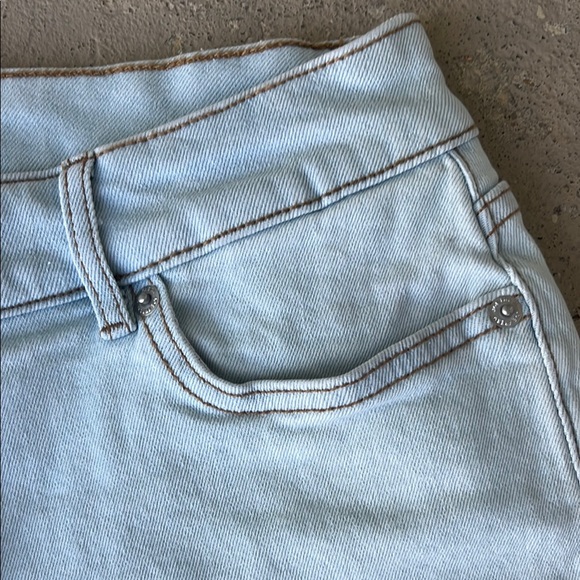Joe Fresh light wash Blue Jean Shorts Mid-Thigh - Picture 5 of 16